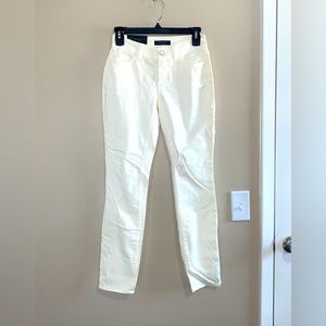 NWT Ann Taylor The Skinny Curvy Fit Winter White Jeans, size 0 Petite.
